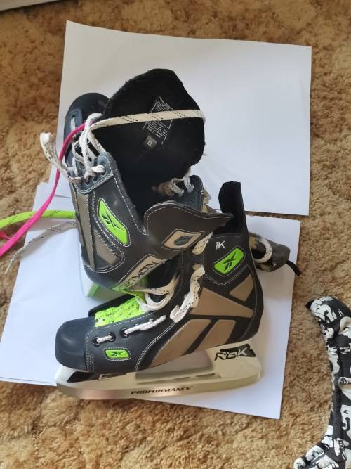 Ice skates Size 8 Reebok 1k Pro Skates